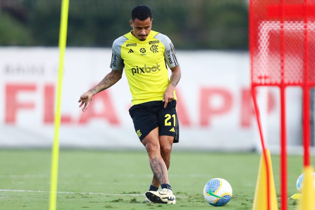 Allan durante treino do Flamengo