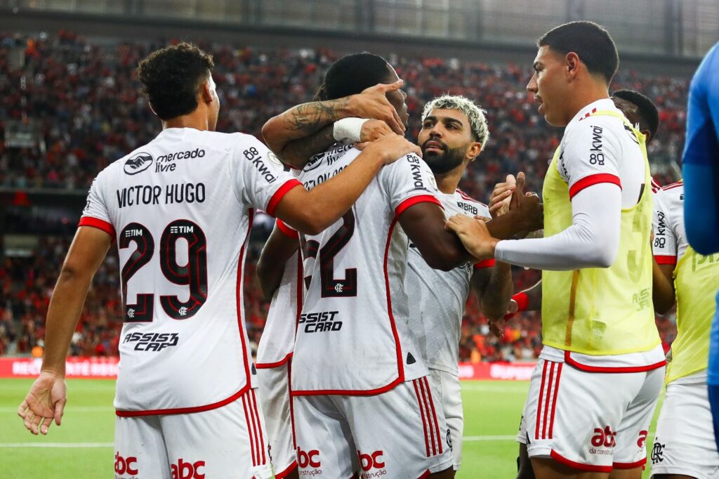 Camisa do Flamengo pode render mais de R$ 300 Mi em 2025