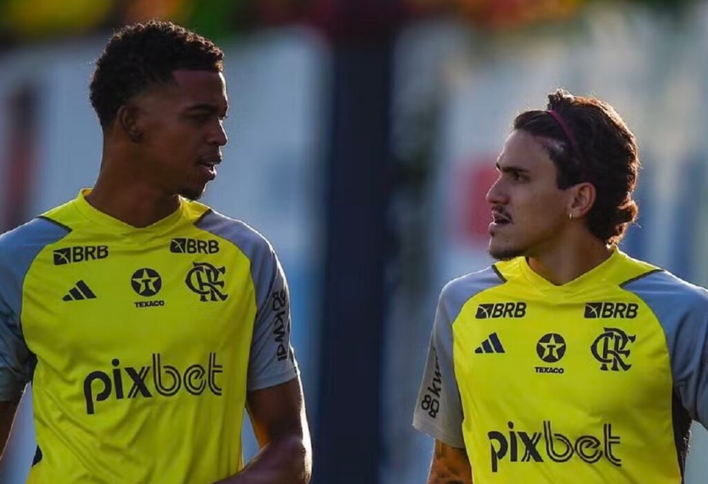 carlinhos em treino do flamengo com pedro