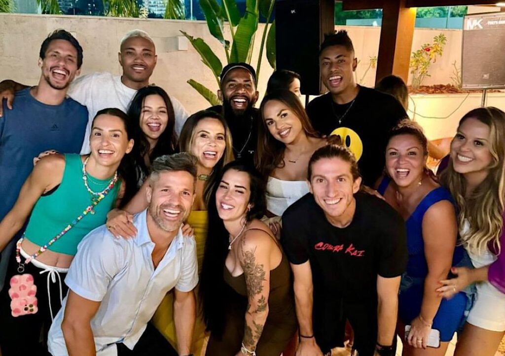 Jogadores do Flamengo se reúnem em festa de Rodinei