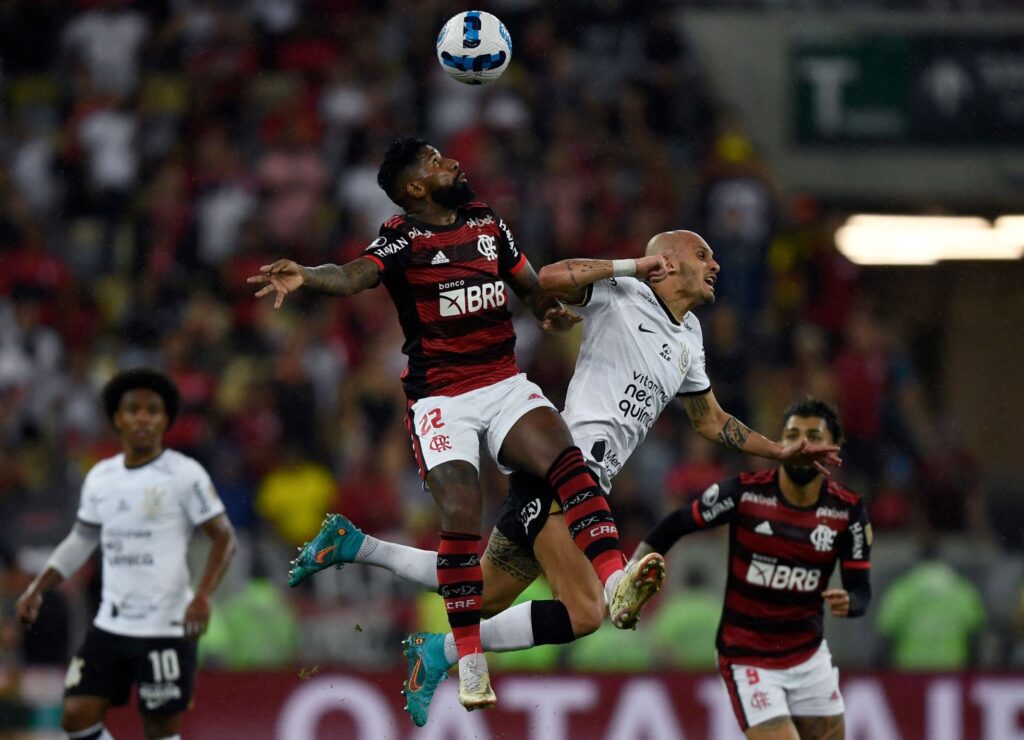 Fábio Santos contra o Flamengo na Libertadores 2022