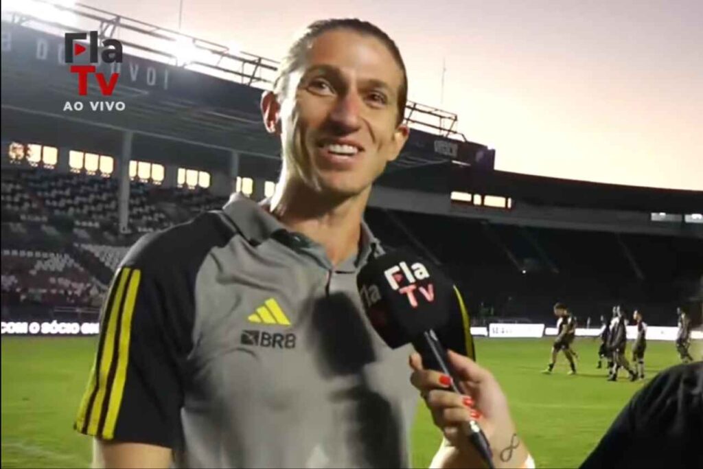 Filipe Luís comemora primeiro título na base do Flamengo