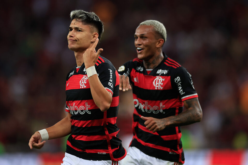 Luiz Araújo comora gol do Flamengo contra o Grêmio