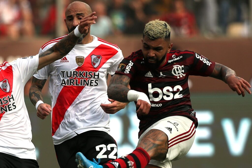 Gabigol marca segundo gol contra o River Plate na final da Libertadores 2019