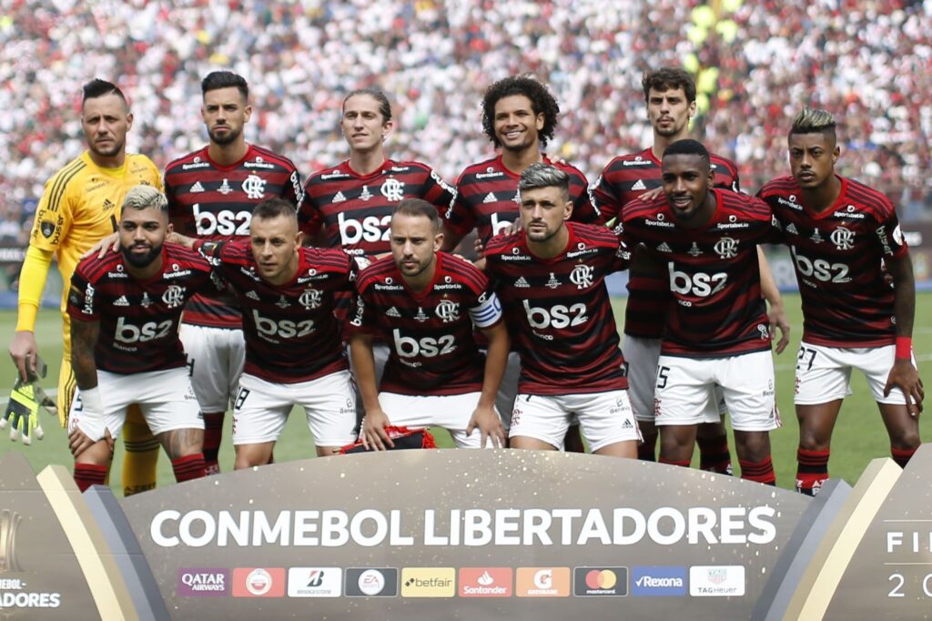 Time do Flamengo formado antes da final contra o River Plate, na Libertadores 2019