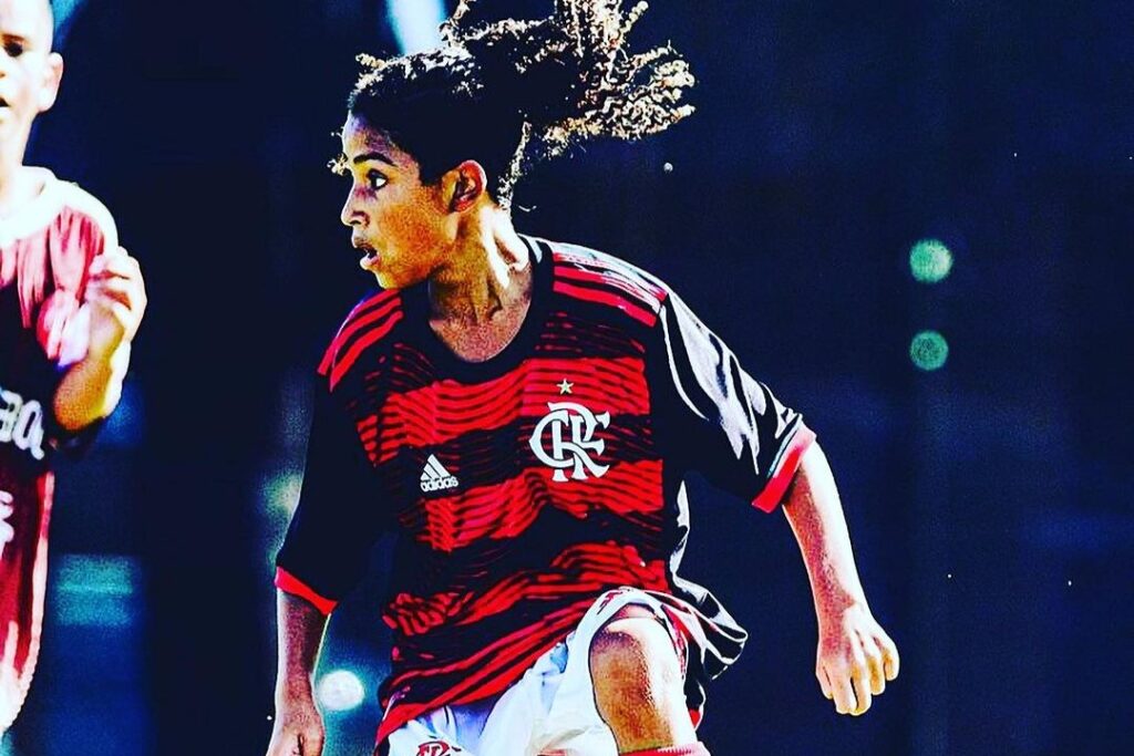 Kevyn Wallace em jogo da base do Flamengo