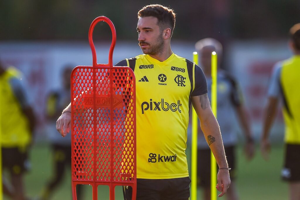 Zagueiro Léo Ortiz durante treino do Flamengo