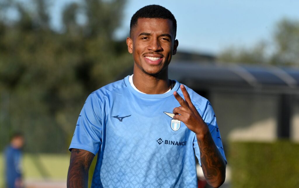 marcos antônio desejo do flamengo faz pose para foto na lazio