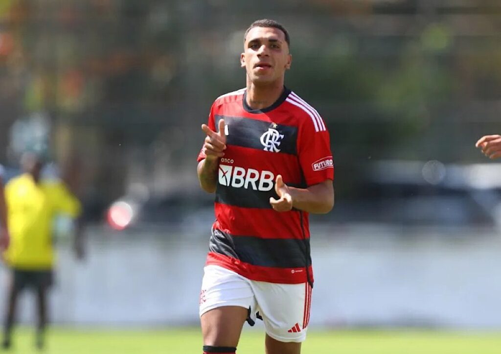 Flamengo acerta empréstimo, e Petterson assina com clube português
