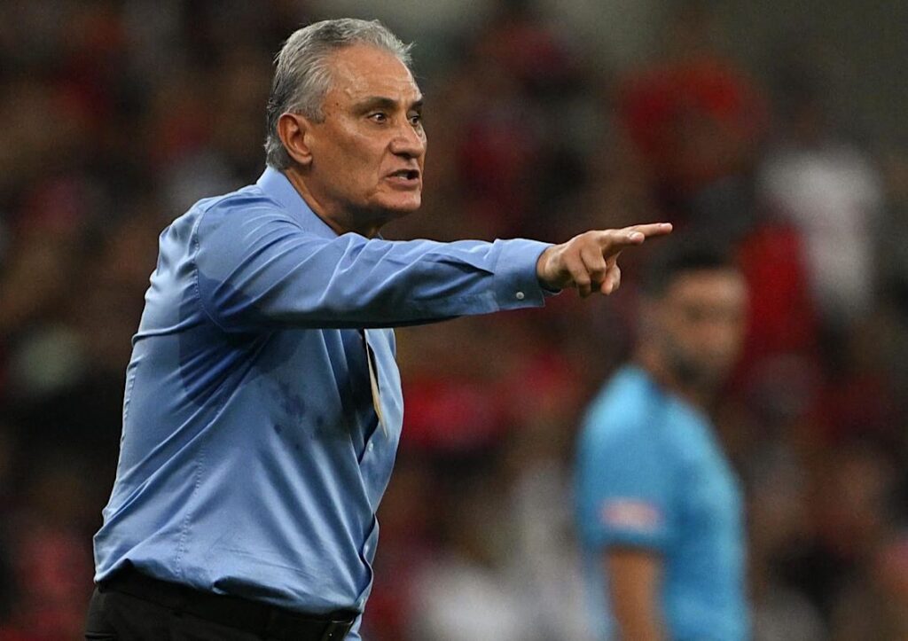 Tite orienta jogadores do Flamengo; comentarista da ESPN apontou "nova arma" do time do treinador