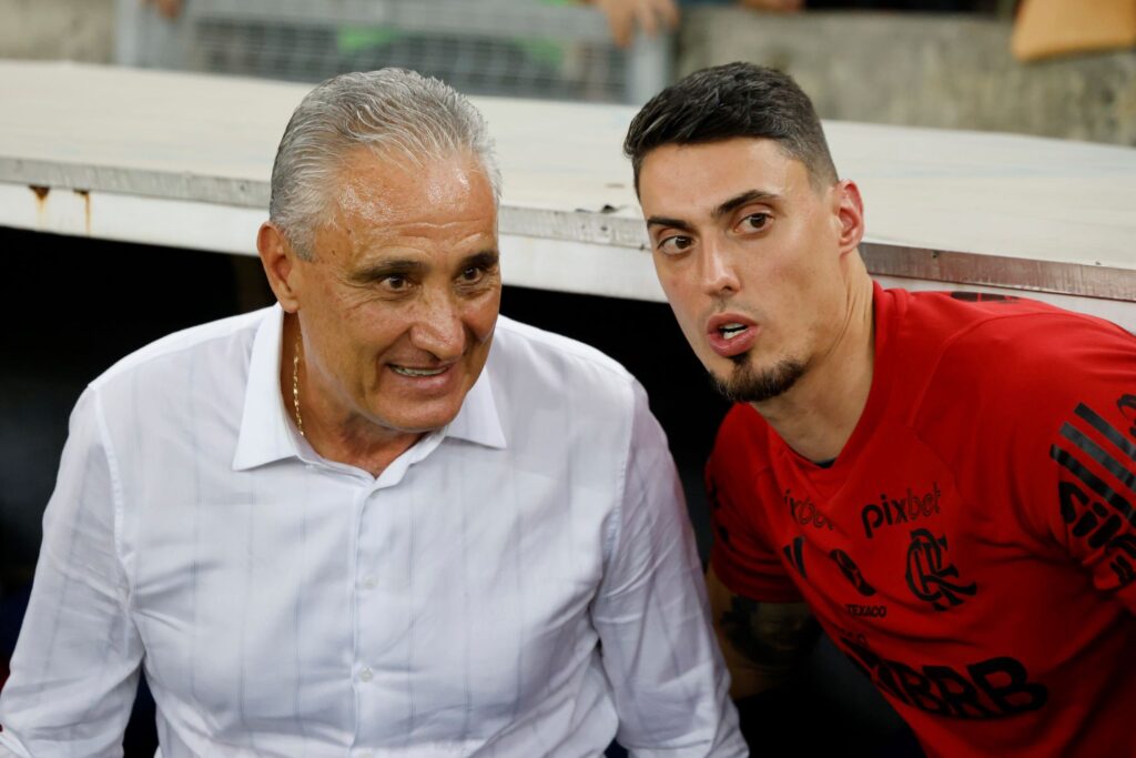 Tite e Matheus Bacchi durante jogo do Flamengo