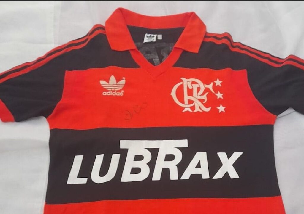 Última camisa utilizada por Zico no Flamengo vai a leilão