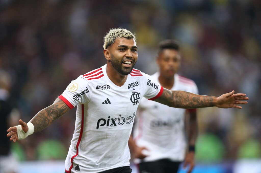 Gabigol comemora sexto gol do Flamengo sobre o Vasco
