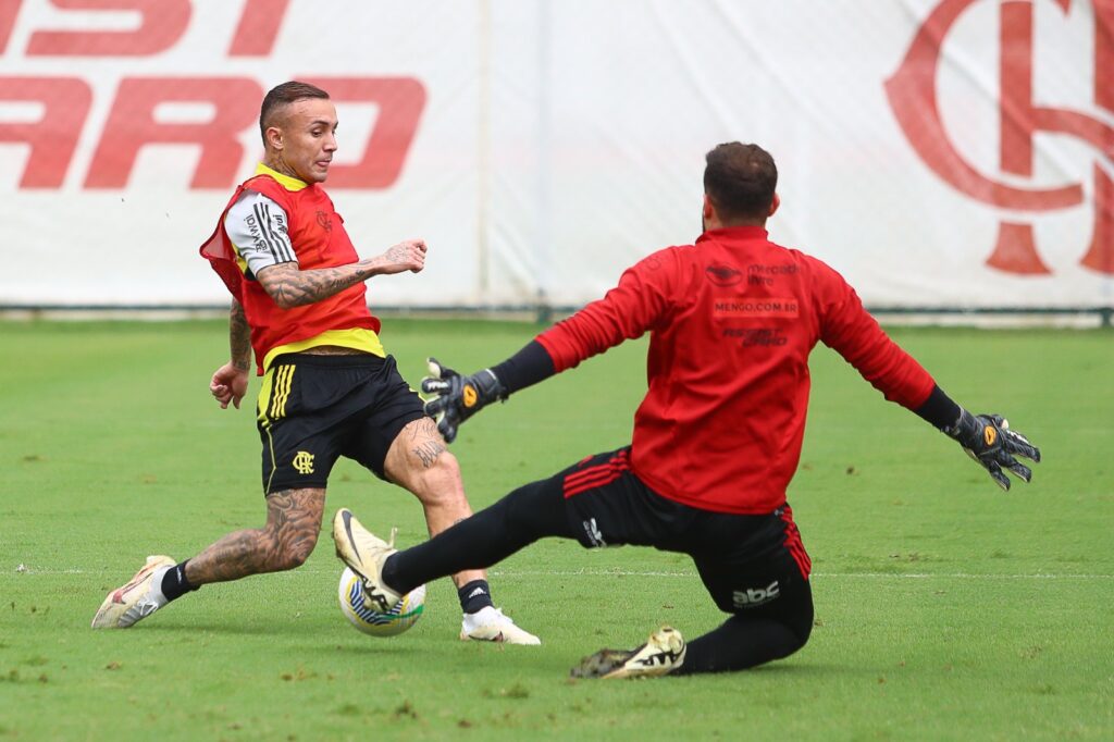 Cebolinha em treino do Flamengo; atacante deve retornar no jogo contra o Criciúma