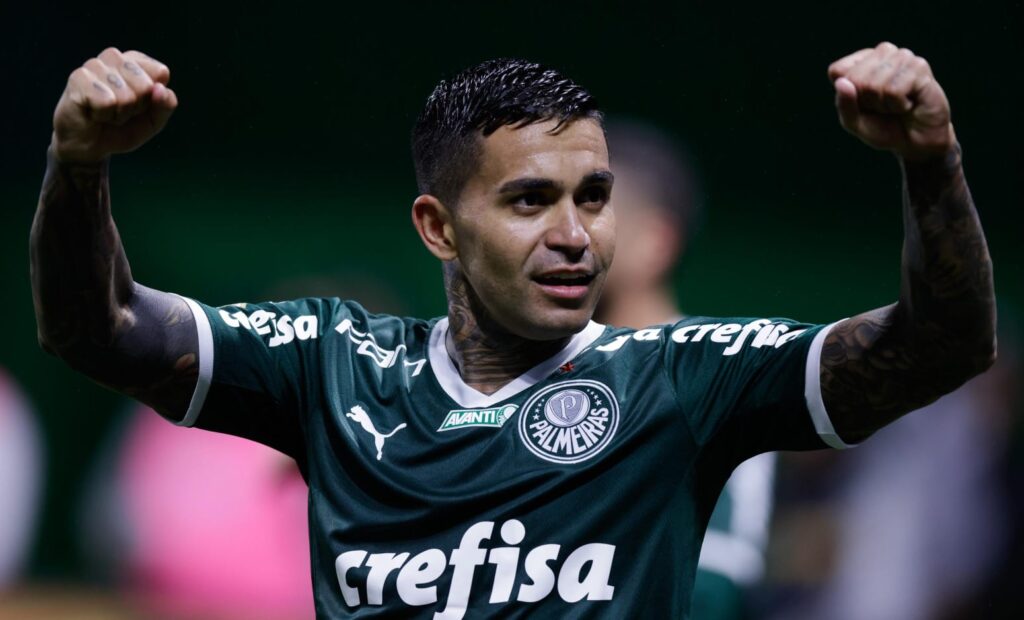 Dudu comemora gol pelo Palmeiras