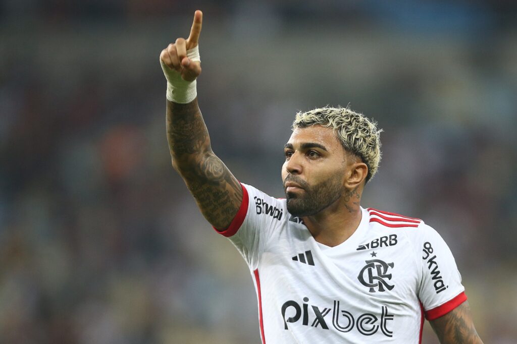 Gabigol em campo pelo Flamengo; empresário do atacante mudou postura após rumores de racha