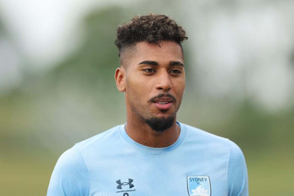 Fábio Costa com a camisa do Sydney FC; atacante ex-Atlético-MG é reforço do Bolívar, adversário do Flamengo na Libertadores