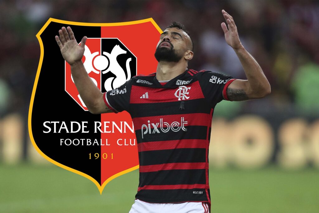 Fabrício Bruno de joelhos apontando para o céu com montagem do escudo do Rennes ao fundo