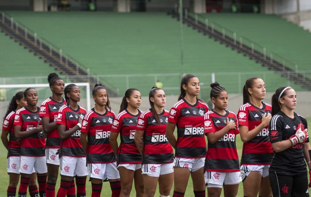 Jogadoras do Sub-17 do Flamengo no Brasileirão Sub-17 Feminino de 2023; Flamengo extinguiu categorias da base feminina