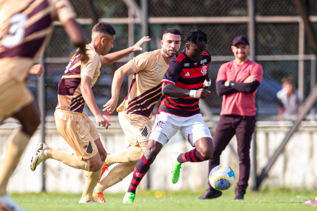 Flamengo perde para o Athletico-PR no Brasileirão Sub-20