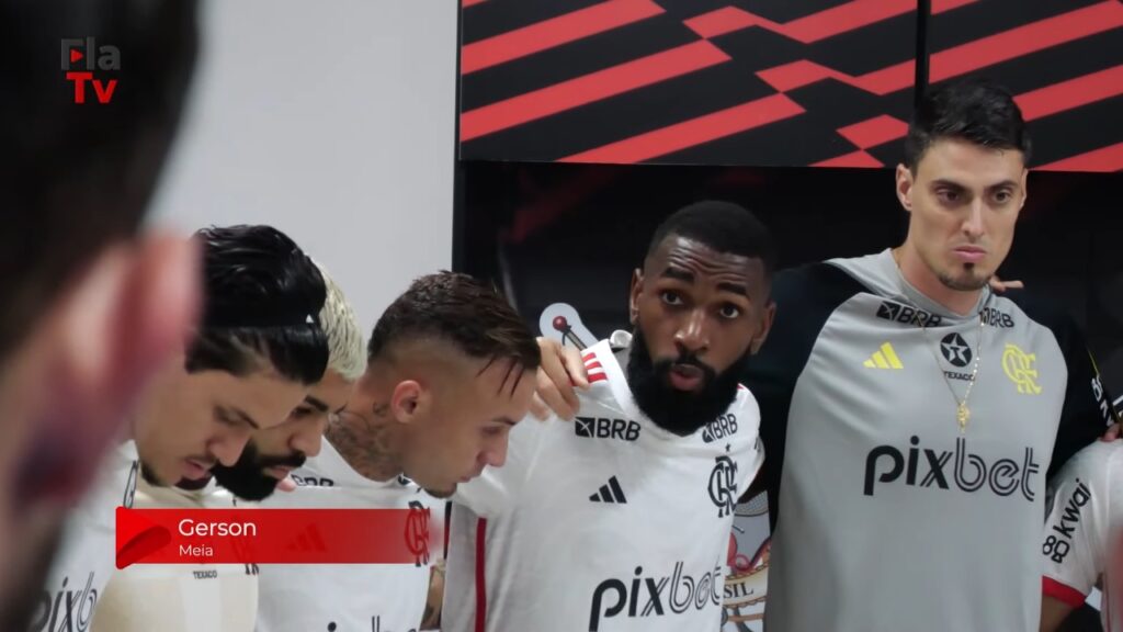 Gerson faz discurso antes de jogo do Flamengo, contra o Vitória