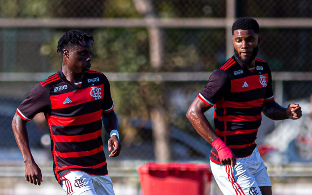 Shola em campo em jogo do Flamengo no Brasileirão Sub-20; Mengão venceu Corinthians sob comando de Filipe Luís