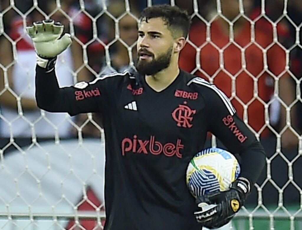 Matheus Cunha em Flamengo x Atlético-GO; Tite confirma goleiro titular contra Palmeiras na Copa do Brasil