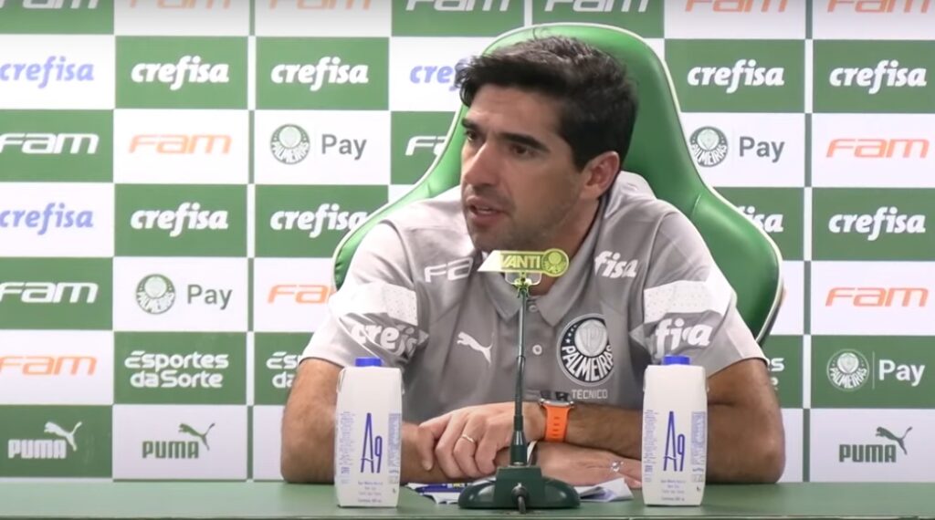 Beneficiado contra Flamengo, Abel Ferreira chora e usa lema botafoguense