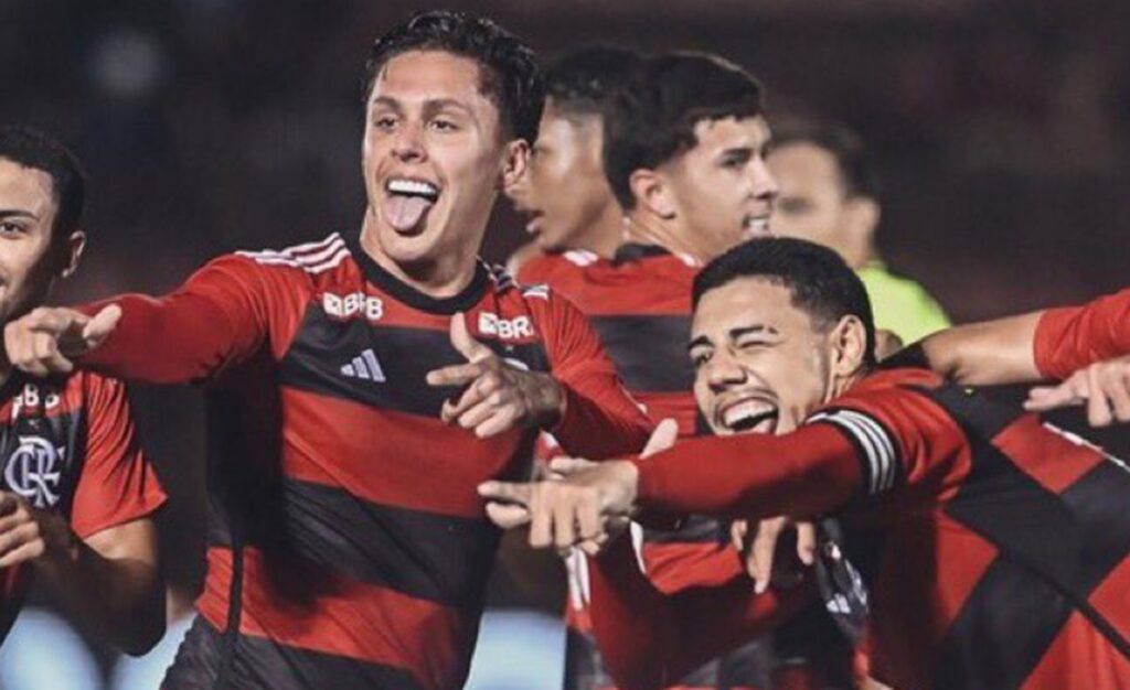 Jovem inscrito por Tite na Libertadores está de saída do Flamengo