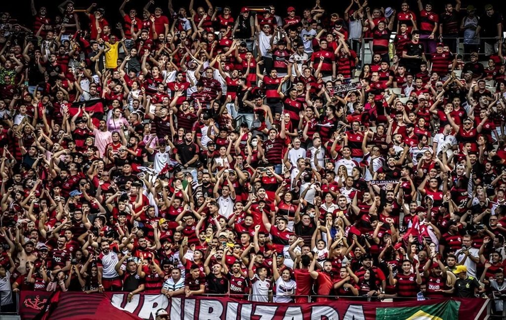 Torcida do Flamengo lota setor visitante; ingressos para jogo contra o Bahia estão à venda