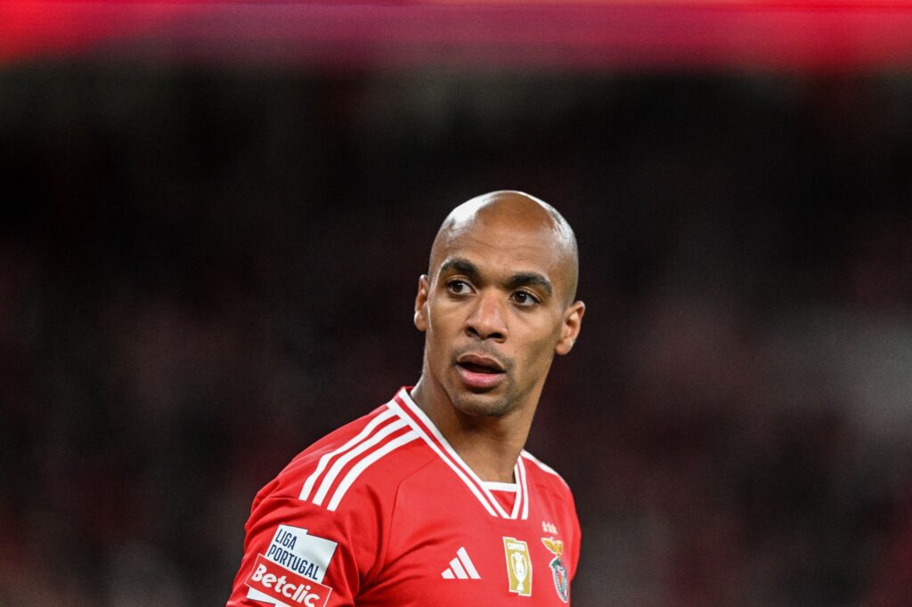 Joao Mario em campo pelo Benfica; Flamengo fez consulta pelo jogador