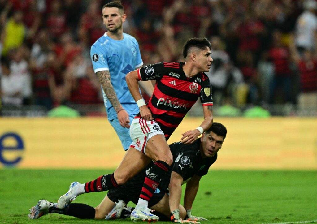 Luiz Araújo comemora gol do Flamengo sobre o Bolívar; Histórico dos bolivianos na Libertadores é favorável ao Flamengo