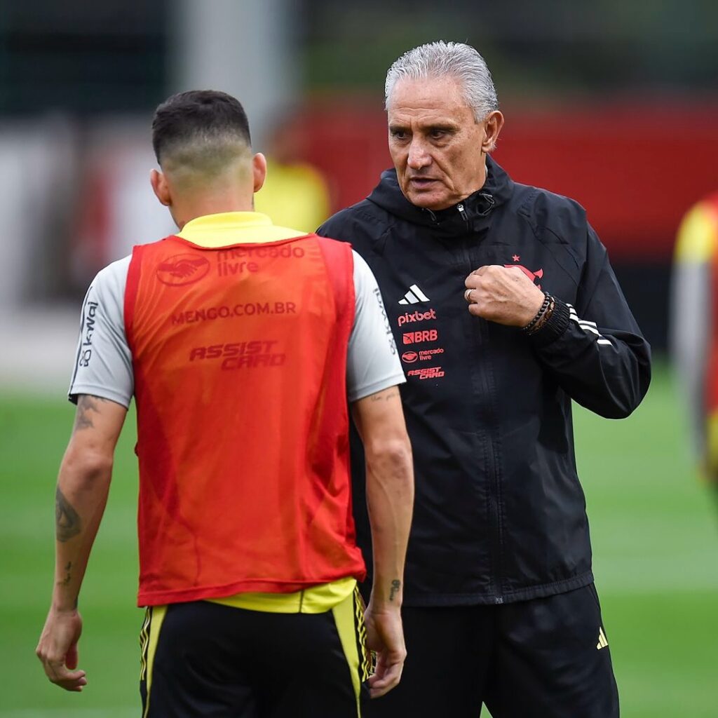 Flamengo treina com retornos de Tite e Pedro no campo