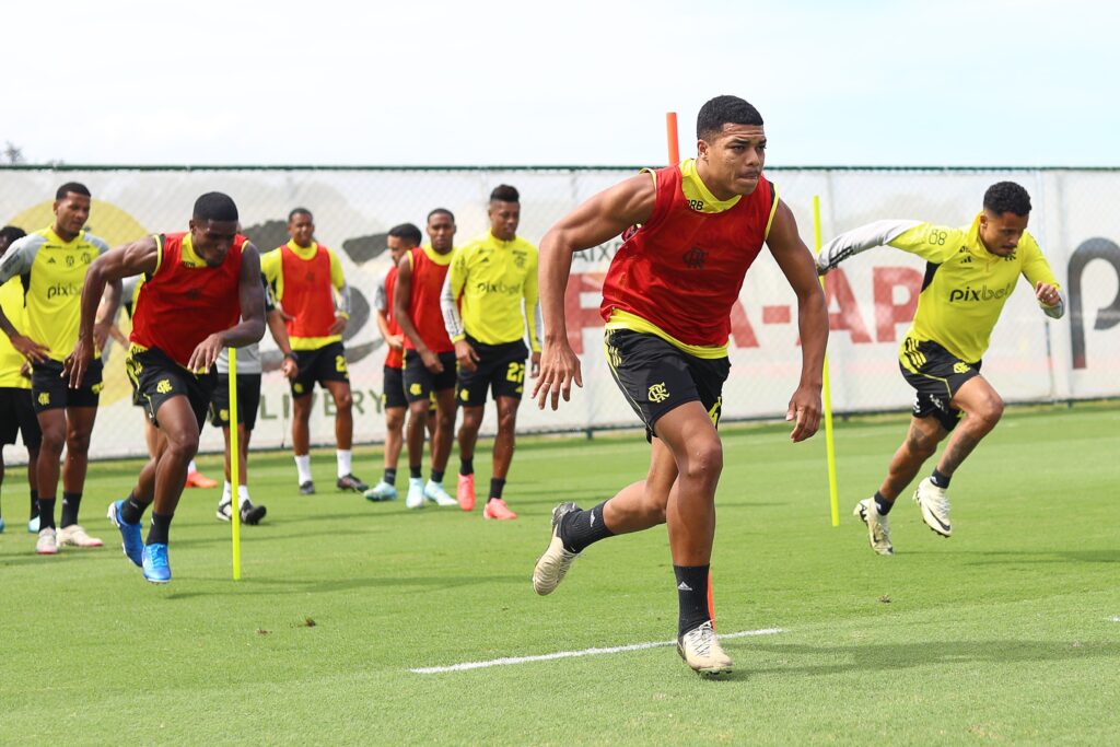 Atletas do Flamengo se reapresentam para partida contra o Bolívar, pela Libertadores