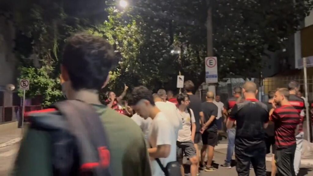 Torcedores do Flamengo na saída do Allianz Parque