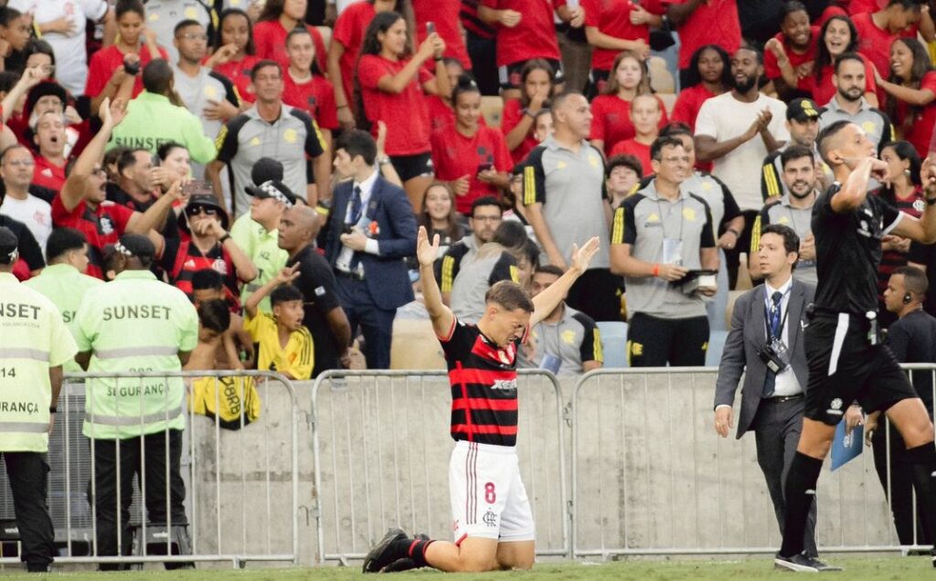 E no sub-20 não tem outro igual, só o Flamengo é campeão mundial