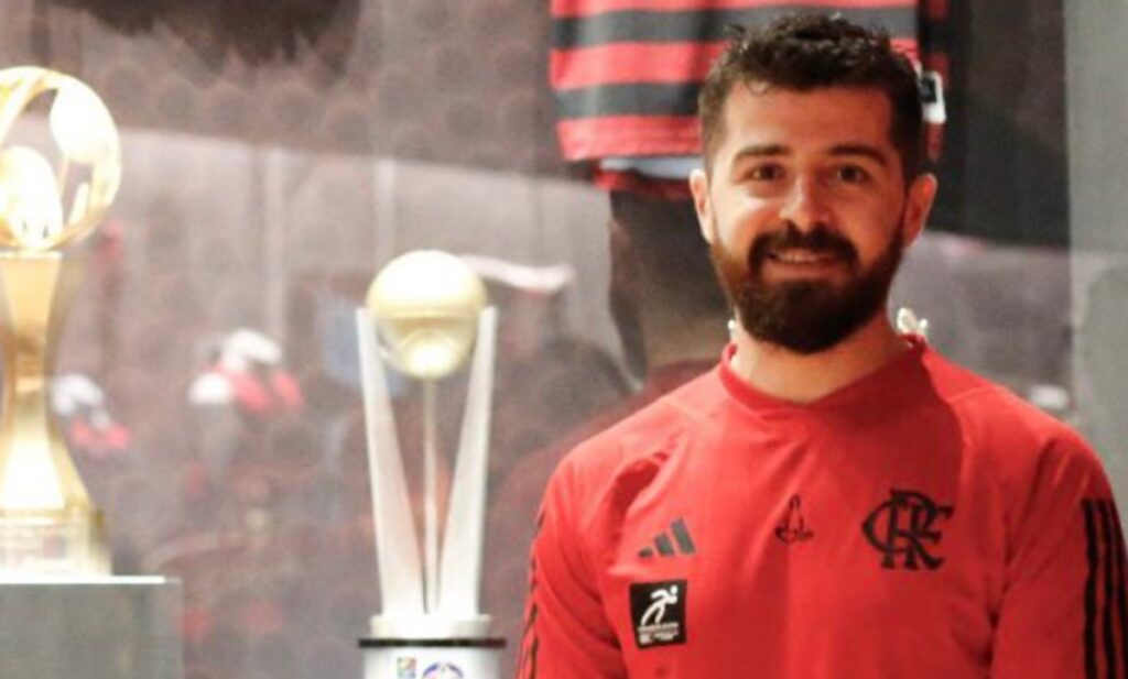 Flamengo anuncia renovação de contrato de argentino Balbi