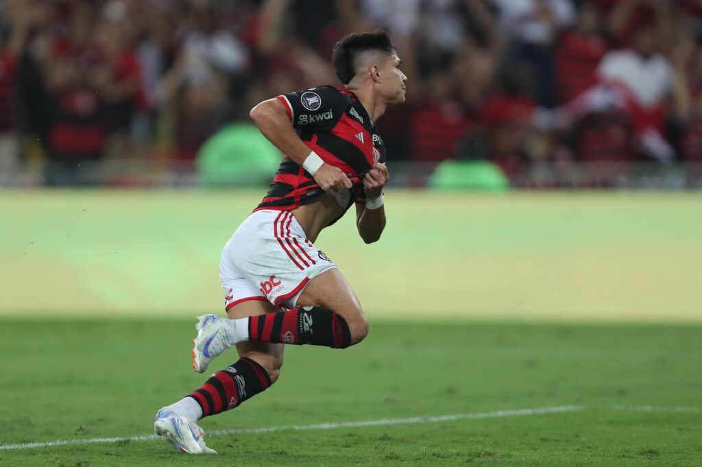 Luiz Araújo foi o grande nome do jogo entre Flamengo e Bolívar pelas oitavas de final da Libertadores