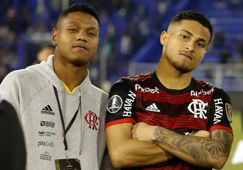 Matheus França e João Gomes ajudam Flamengo a pagar terreno de estádio