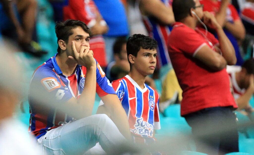 torcedores do bahia tristes na fonte nova clube enfrentará o flamengo na copa do brasil