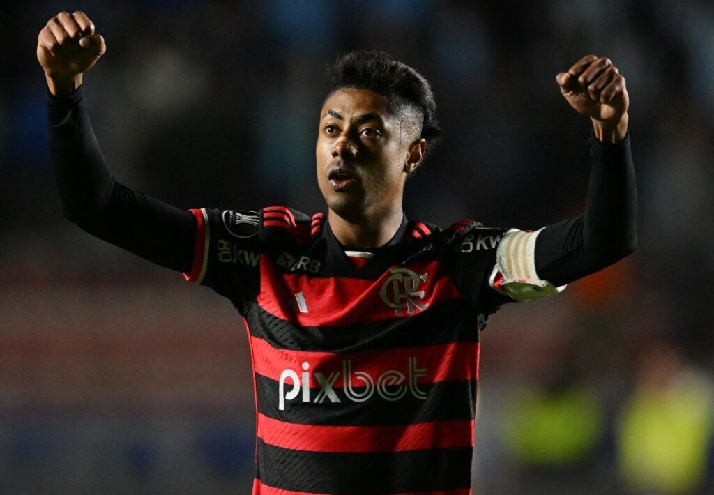 Bruno Henrique comemora classificação do Flamengo na Libertadores contra o Bolívar; ídolo falou sobre confronto com o Peñarol