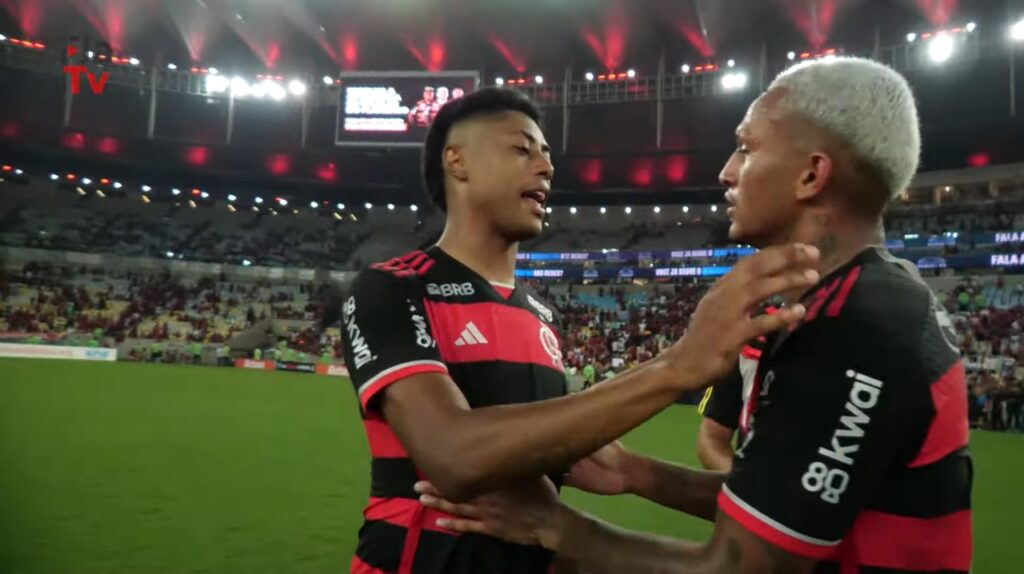 Bruno Henrique elogiando Wesley após Flamengo e Bahia.