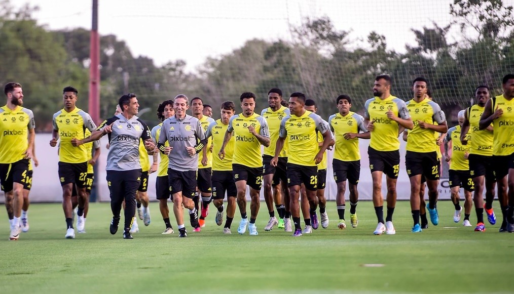 Filipe Luís e comissão participam de churrasco com elenco do Flamengo no Ninho