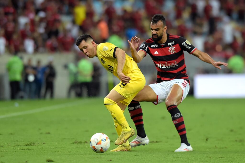 Flamengo e Peñarol se enfrentam no Maracanã pela Libertadores