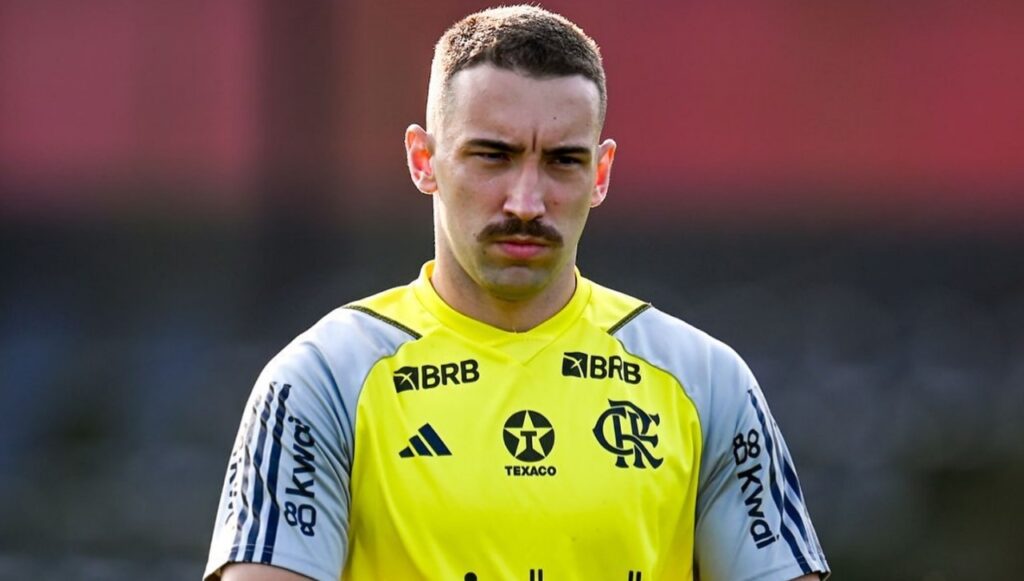 Léo Ortiz durante treino do Flamengo