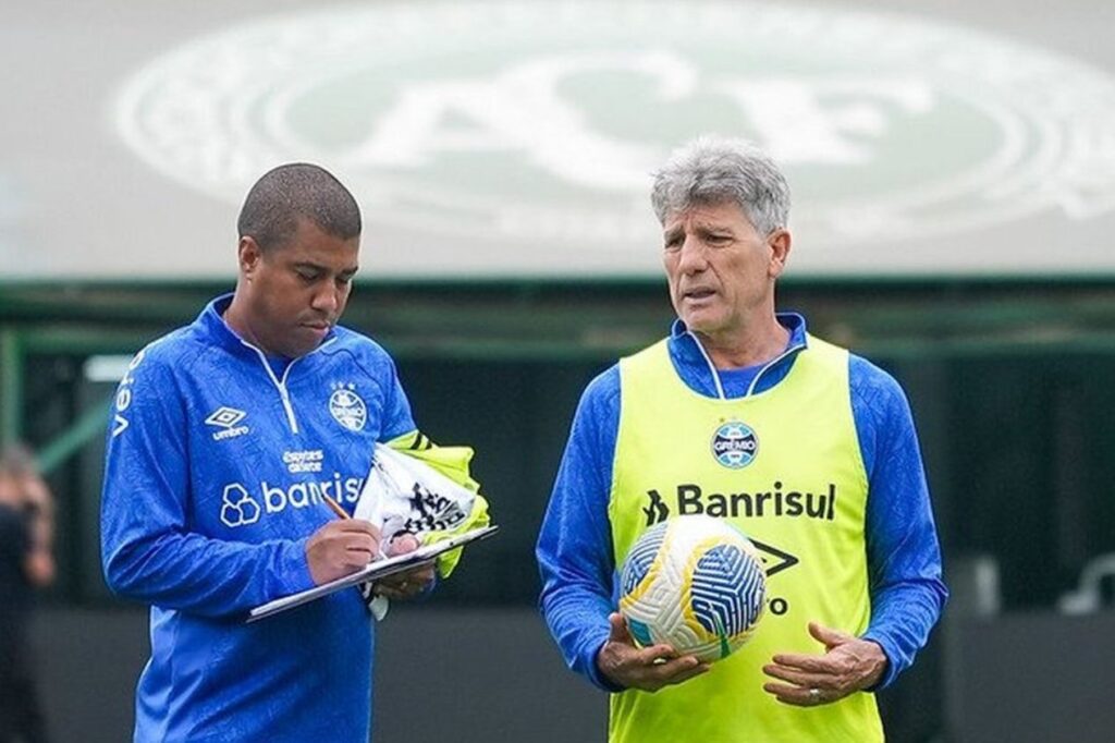 Ex-técnico interino do Flamengo comandará o Grêmio na ausência de Renato