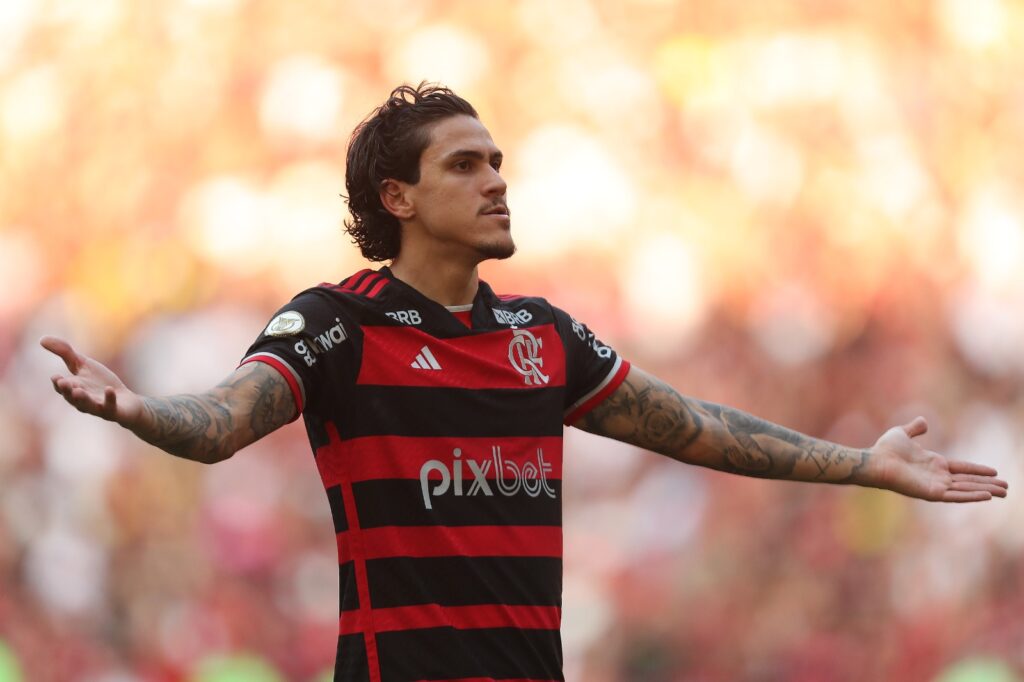 Pedro comemora gol pelo Flamengo; atacante está de volta ao time titular contra o Corinthians