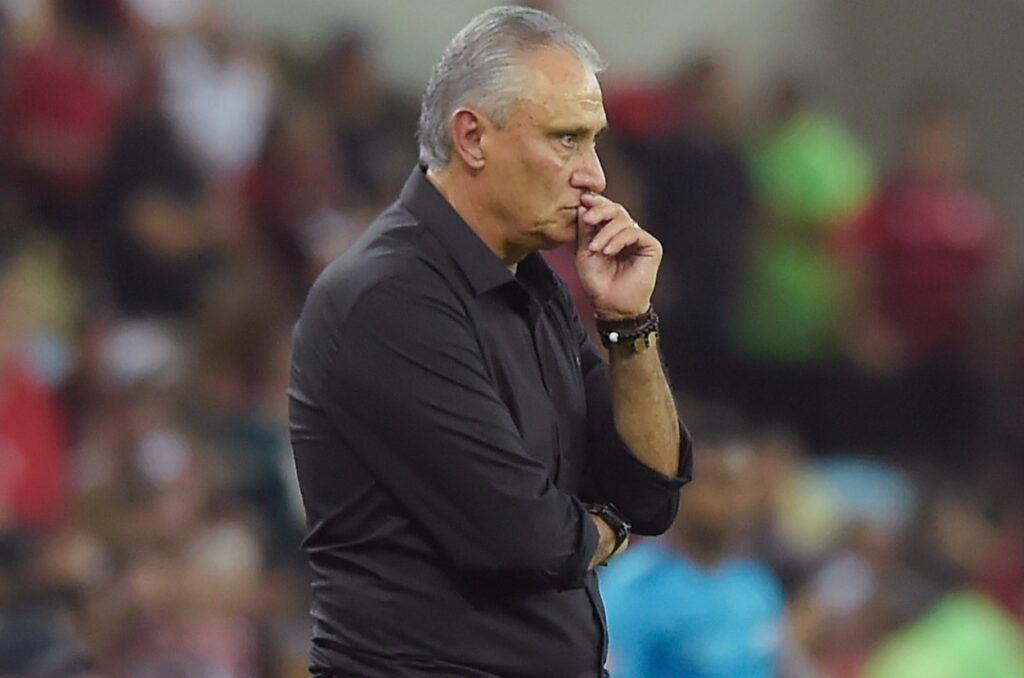 Tite em Flamengo x Peñarol pela Libertadores; treinado optou por não começar com Léo Ortiz