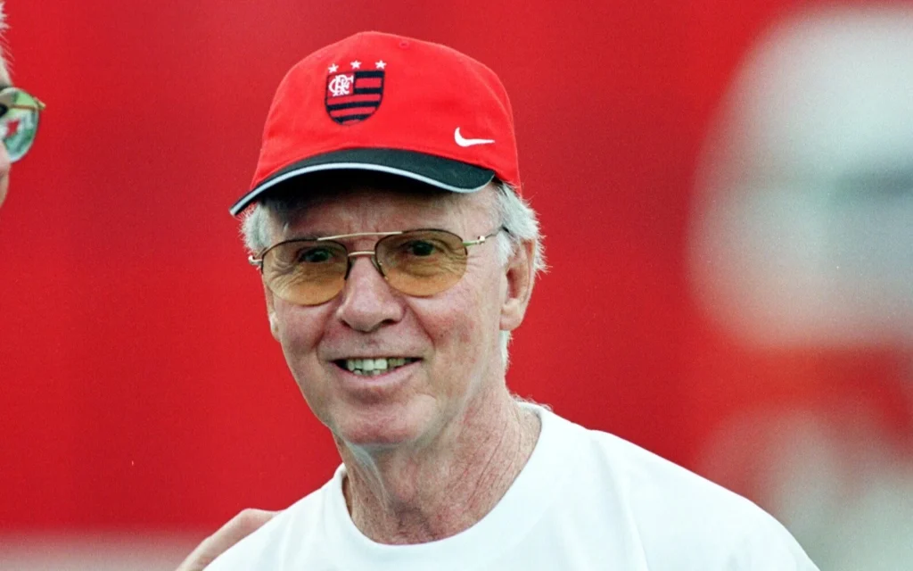 Zagallo em treino do Flamengo; Velho Lobo foi ídolo no campo e como treinador