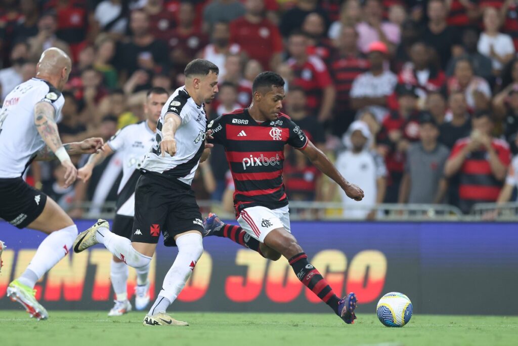 Alex Sandro em estreia pelo Flamengo contra o Vasco no Brasileirão 2024